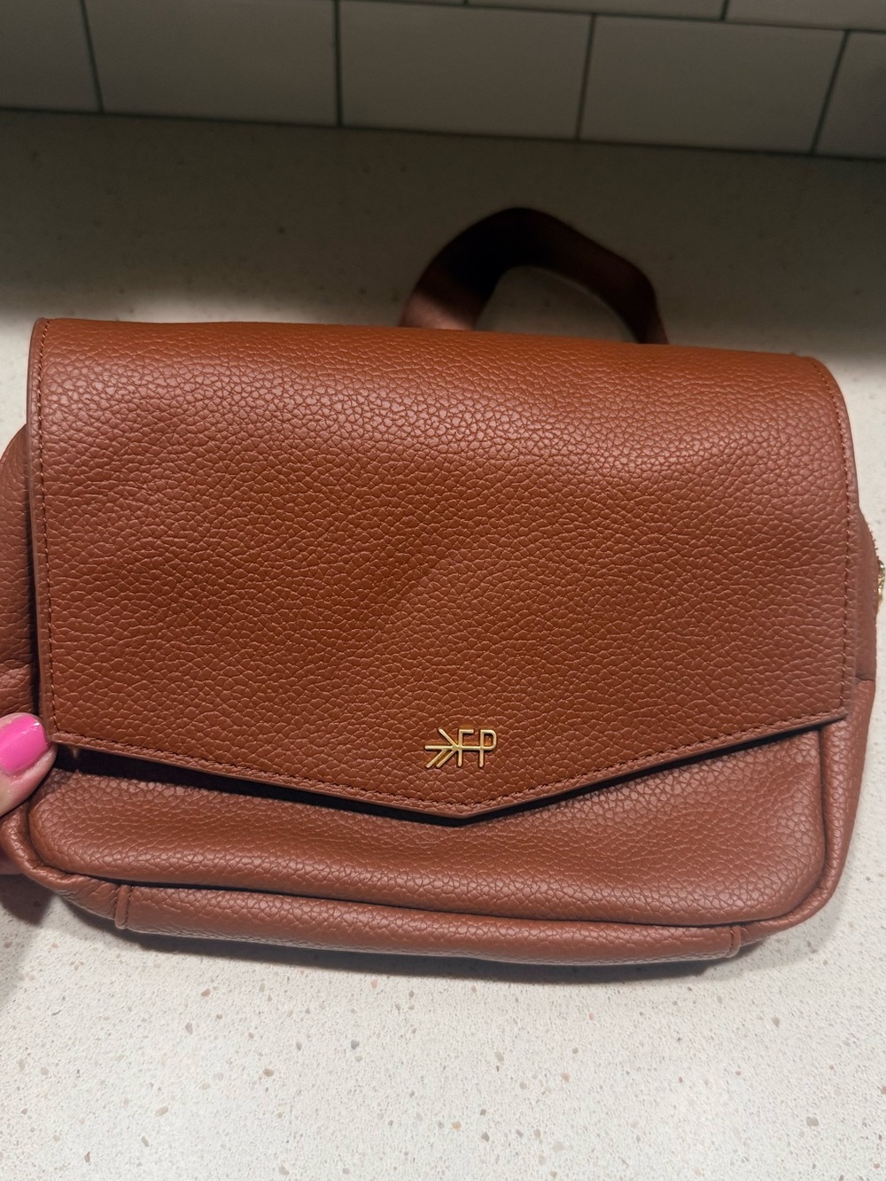 Freshly Picked sling bag in cognac